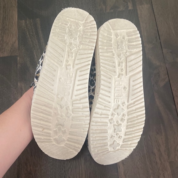 Hey Dude Wendy Youth Cheetah Slip On Shoes Sz Y2 EUC - Picture 6 of 13